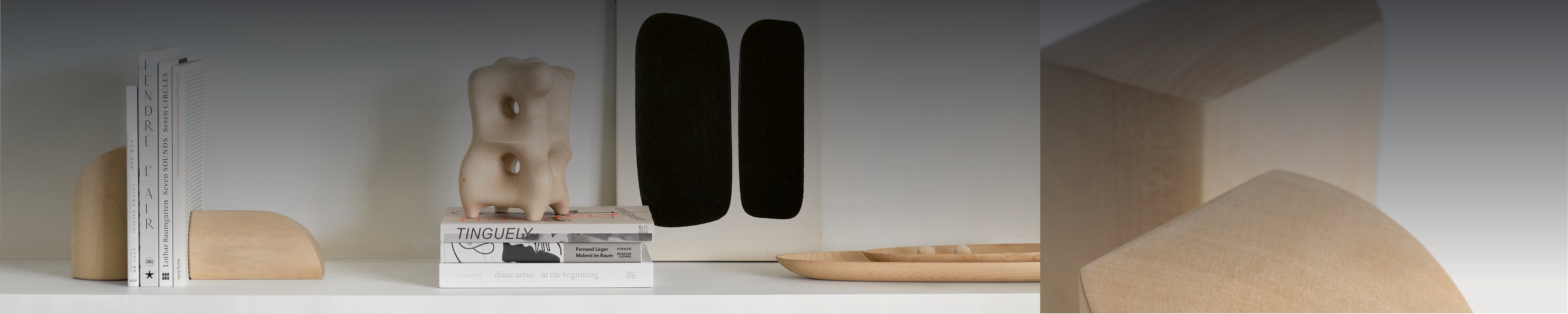 Ethnicraft Dekoobjekte als Bücherstützen und Akzente auf Regal oder Sideboard – stilvoll & funktional.