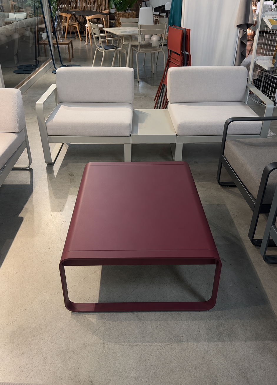 Fermob BELLEVIE Couchtisch aus Aluminium in Cerise Noire mit pulverbeschichteter Oberfläche