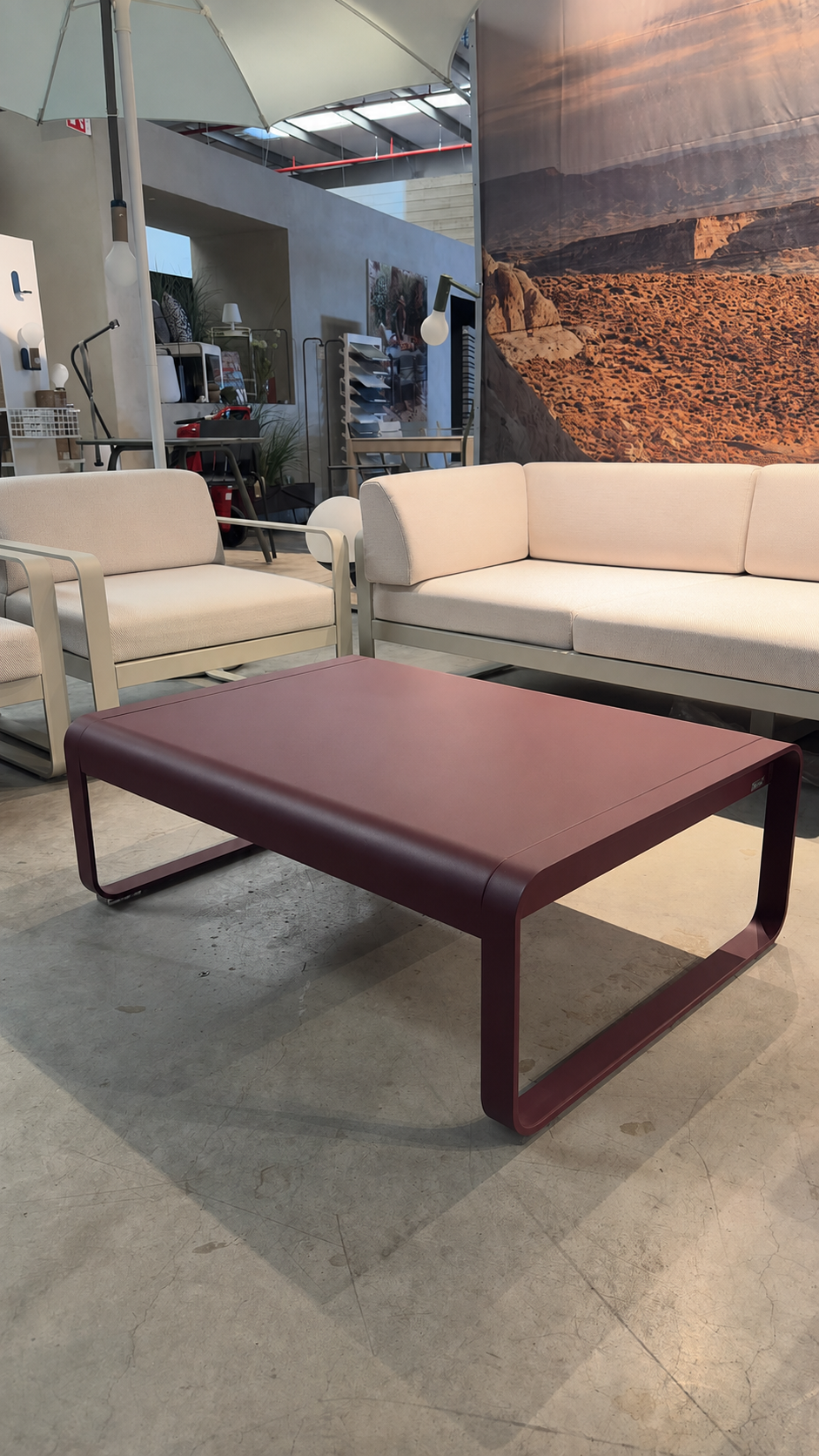 Fermob BELLEVIE Couchtisch in Cerise Noire als Ausstellungsstück