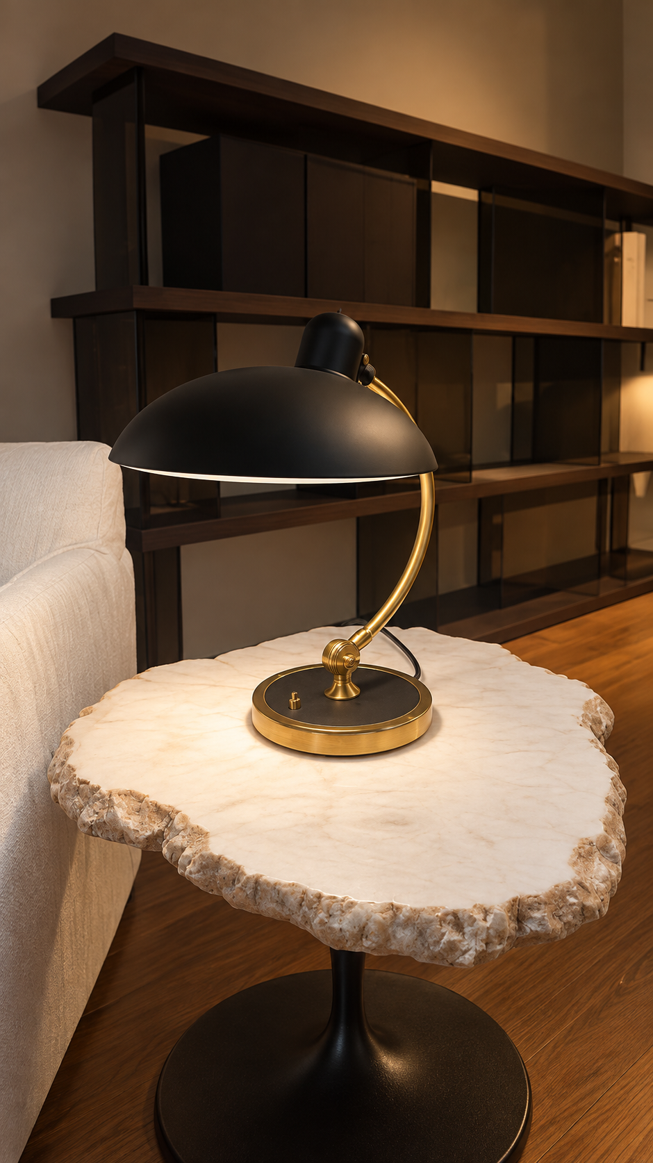 Fritz Hansen KAISER IDELL 6631-T Tischlampe als Ausstellungsstück im Showroom