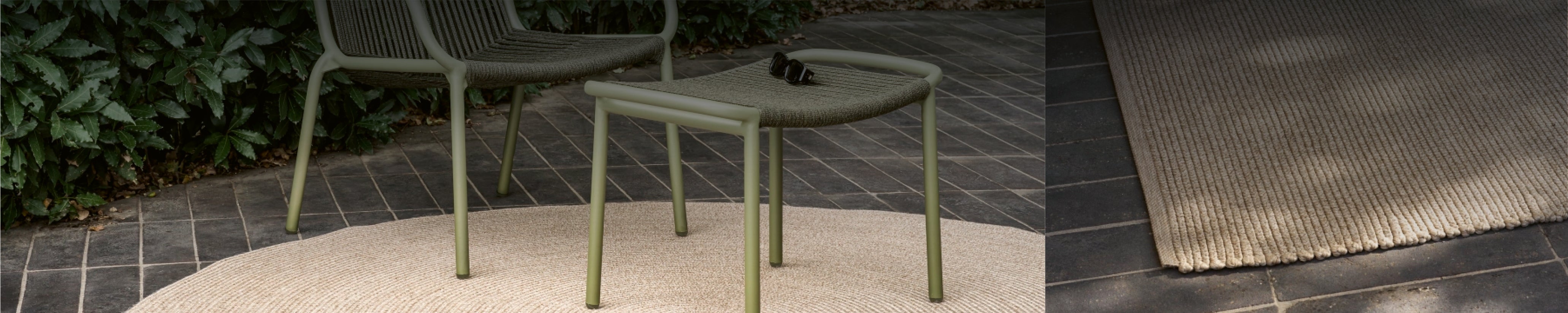 Strukturierter Outdoor Teppich in hellem Beige auf dunklem Terrassenboden – wetterfest & elegant bei Halbschatten.