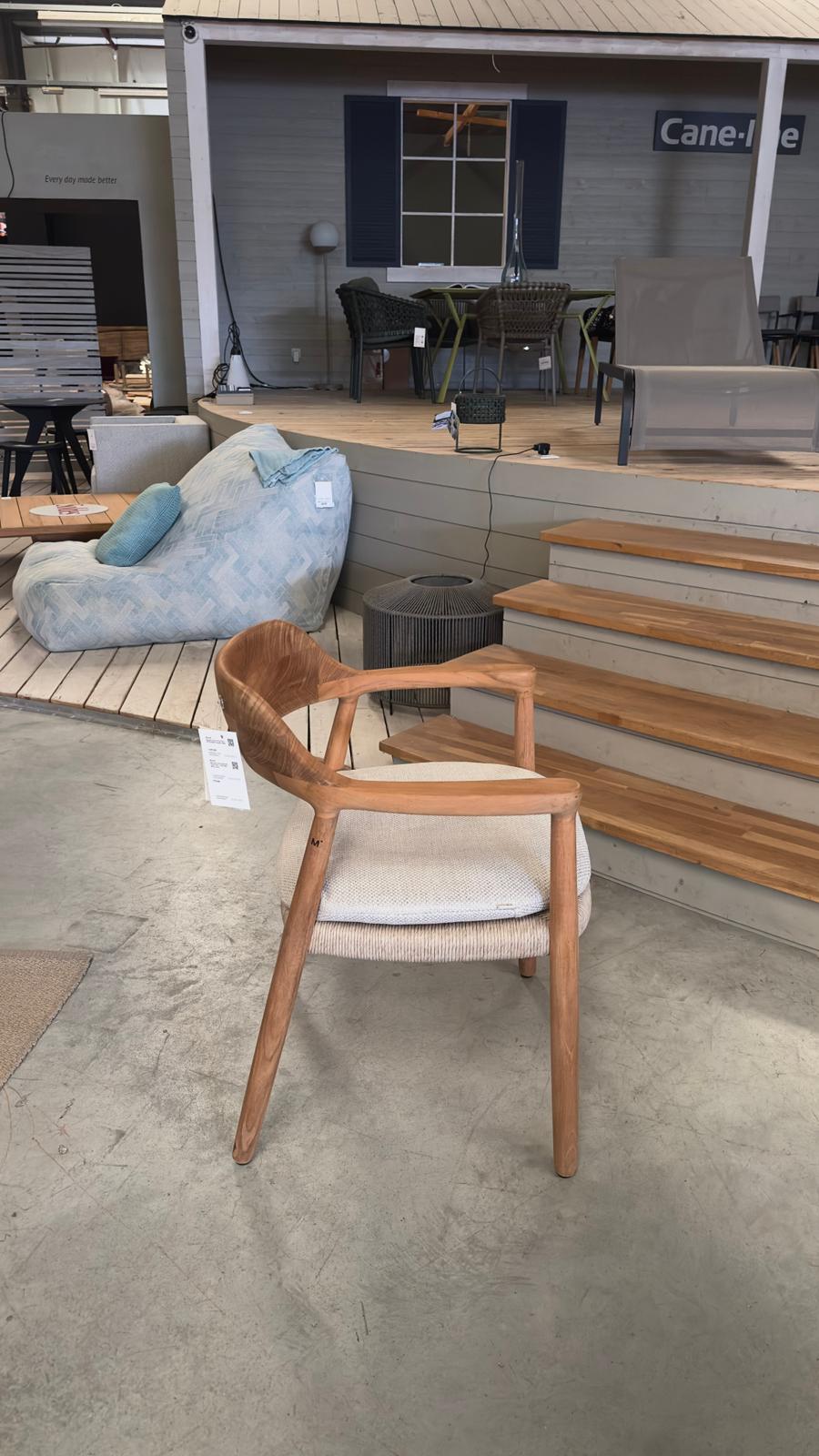 Manutti YIKO Gartenstuhl mit Cushion Set C145 Salty White als Ausstellungsstück