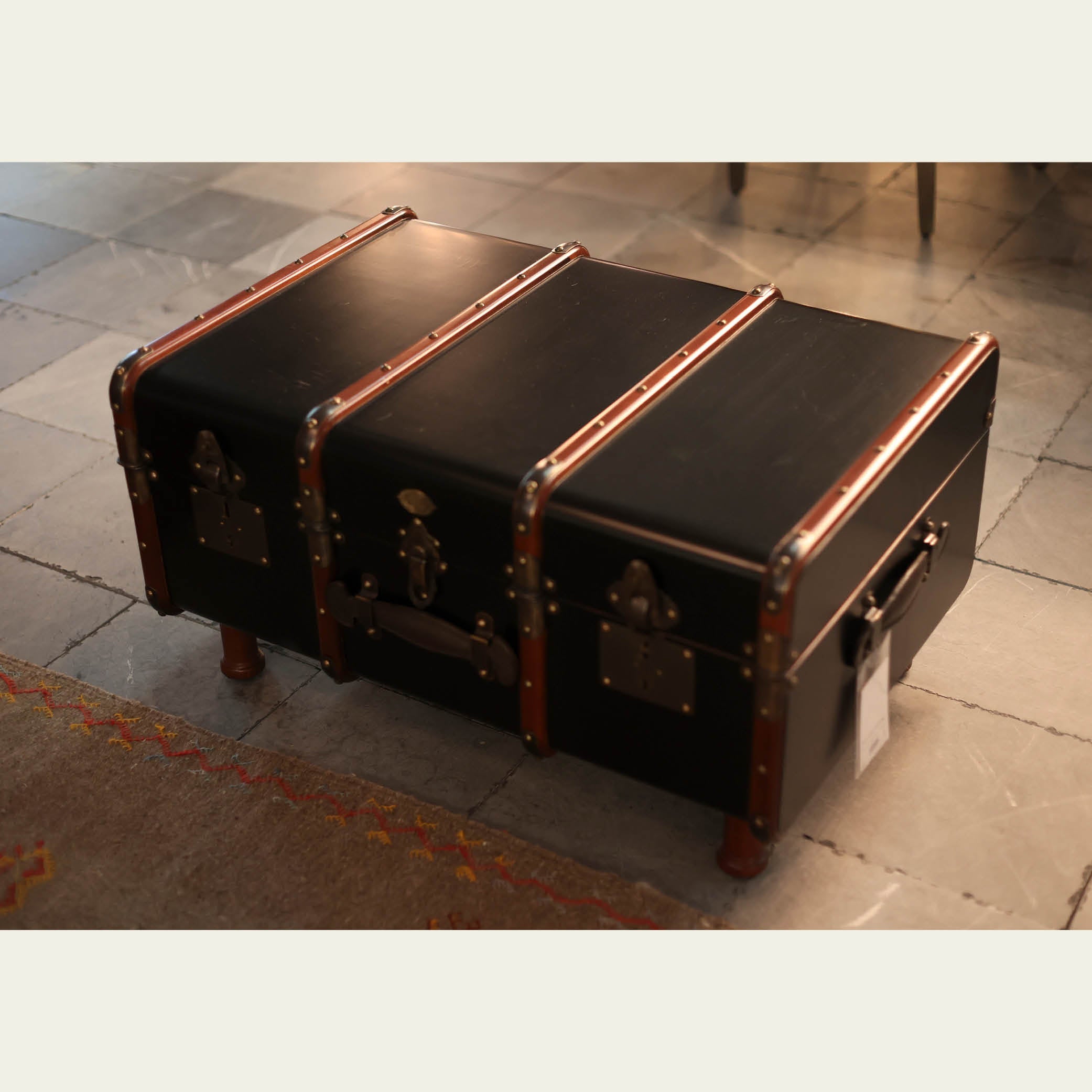 EXPO Authentic Models STATEROOM TRUNK Couchtisch