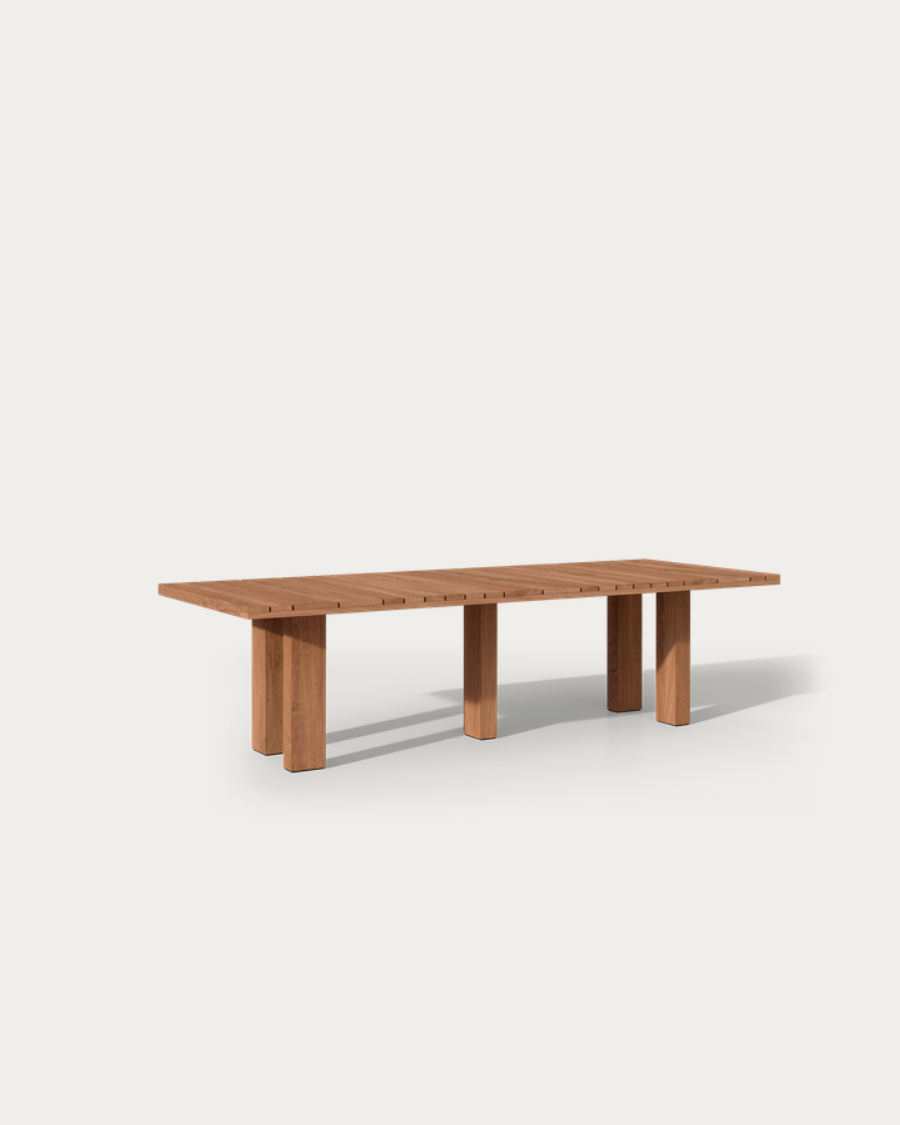 Großer Tribù Suro Gartentisch aus Teakholz mit modernem Outdoor-Design.
