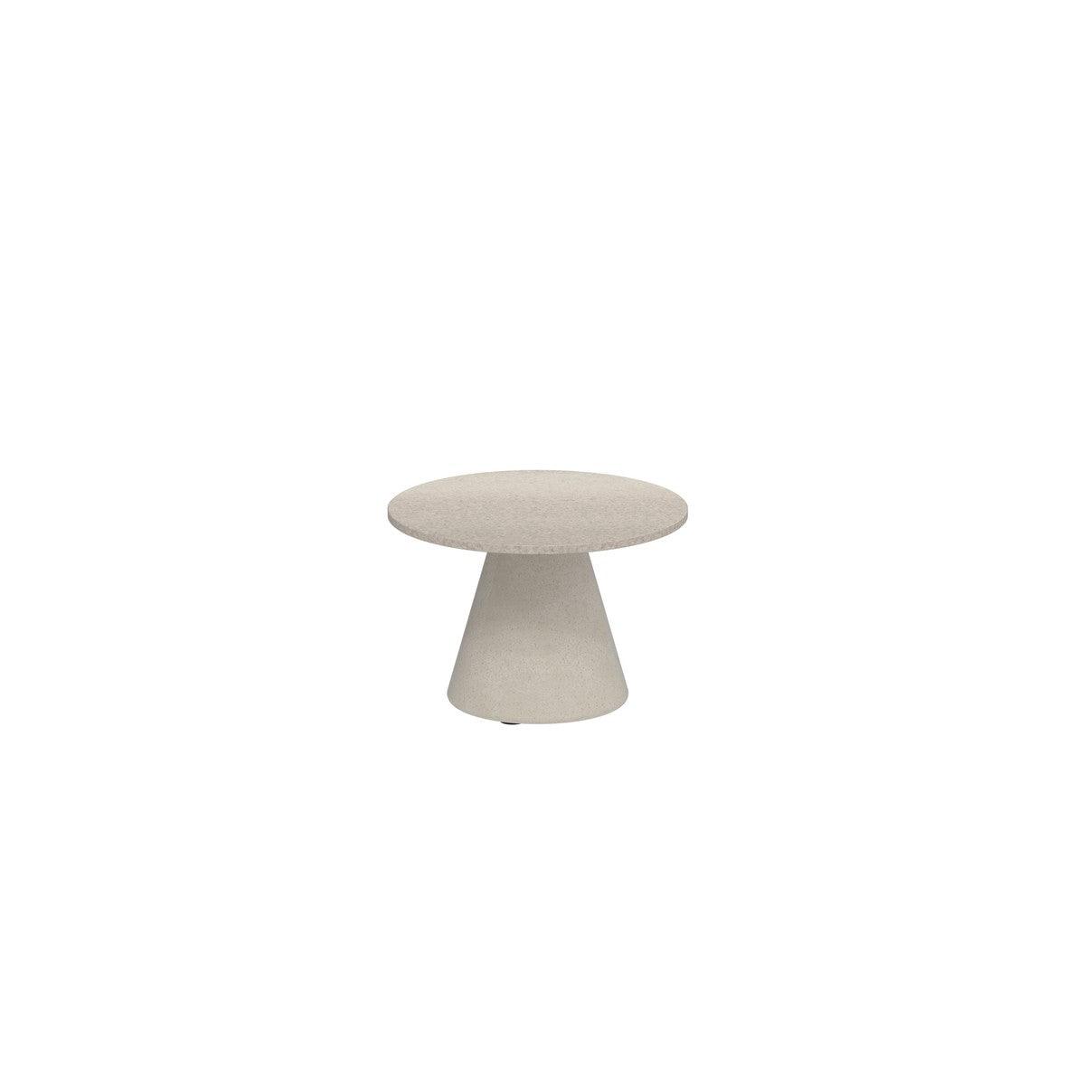 D40 Beistelltisch CONIX mit Desert Concrete Base und Taupe Grey Platte – dezente Eleganz im Outdoor-Design