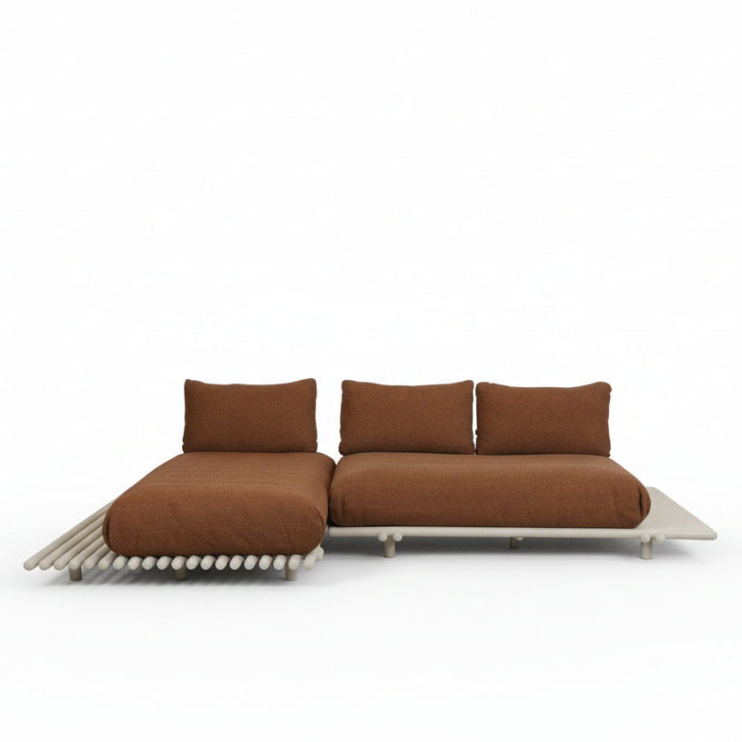 STICKS Gartensofa von Cane-line mit Aluminiumgestell und Rise-Polstern in Umber Braun – kontrastreiches, modernes Outdoor-Design
