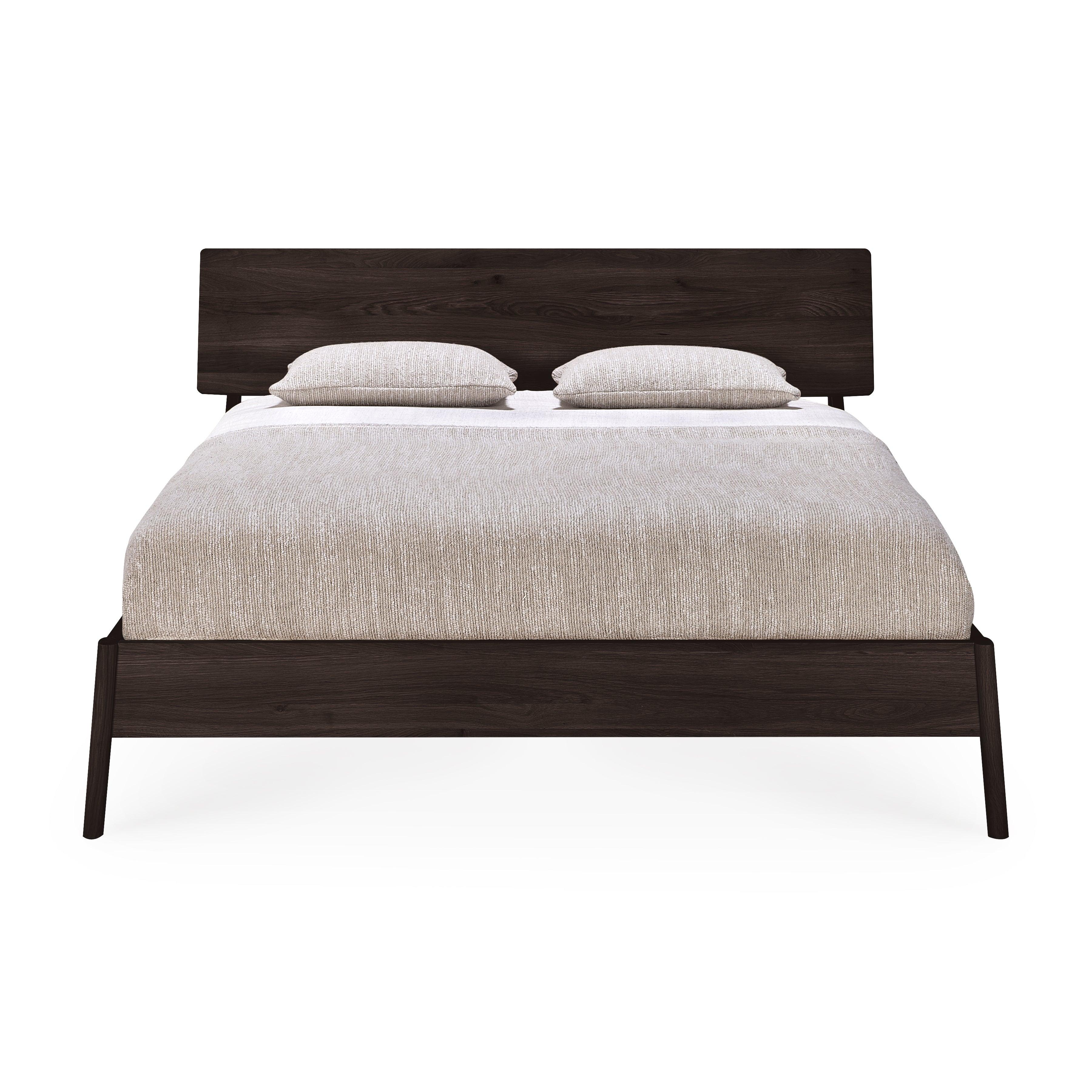 Ethnicraft AIR Bett in dunkelbrauner Eiche, Größe 160x200 cm – modernes Bett mit edler Holzlackierung