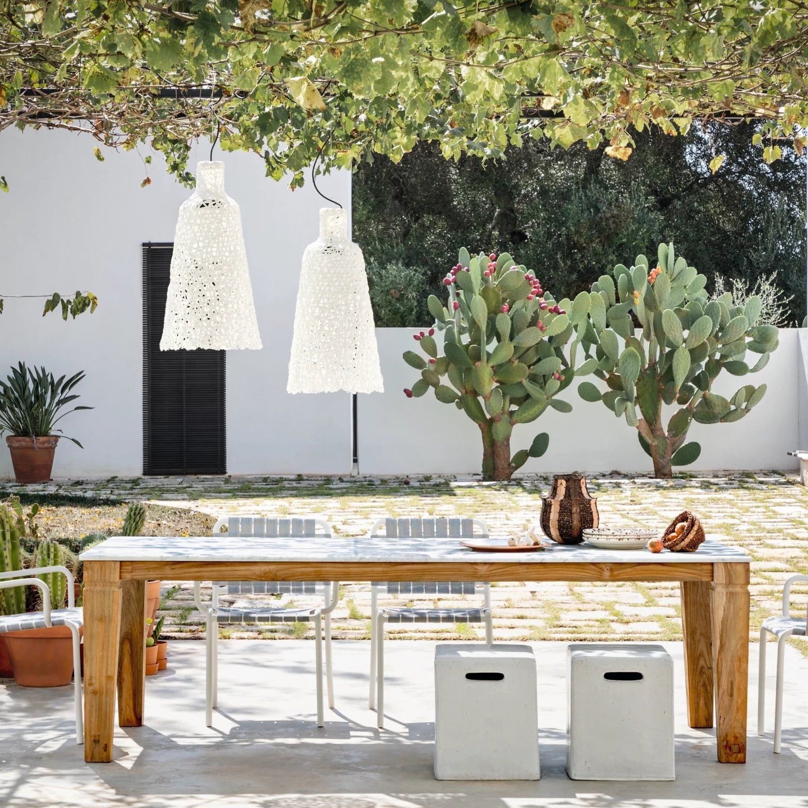 Design-Esstisch Jeko 34 von Gervasoni – ideal für die Terrasse, mit zeitlosem Look und massiven Teak