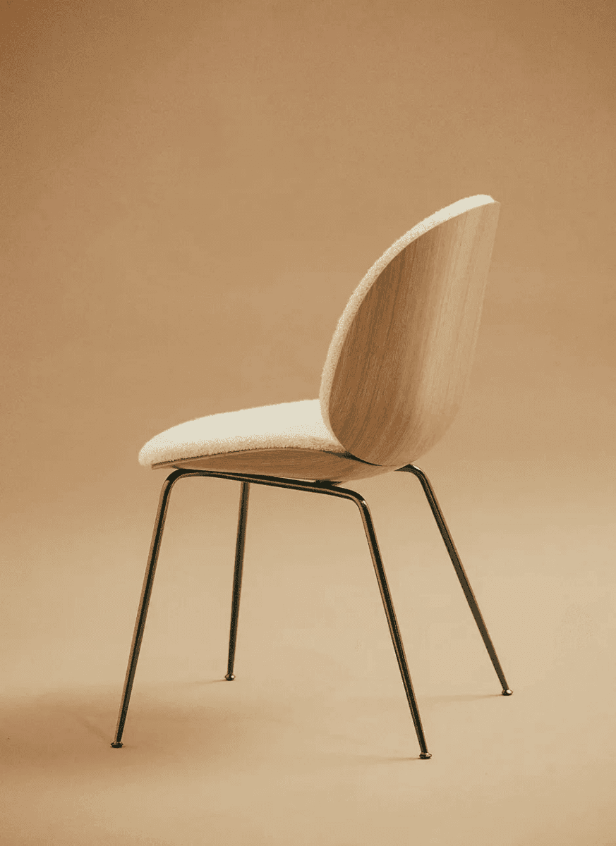 Gubi - Esstischstuhl BEETLE - 3D Furnier - 10111789 | Homestorys