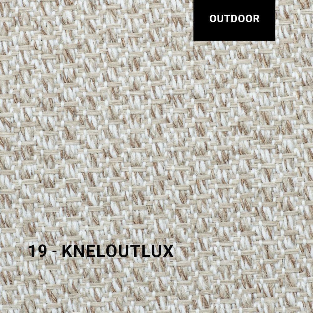 Stoff 19 KNELOUTLUX von Gommaire – graubrauner Outdoorstoff mit natürlicher Struktur für den MIEKE Sessel, ideal für gemütliche Terrassenbereiche