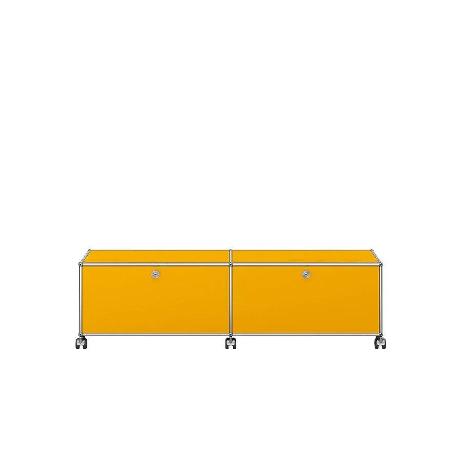 USM Haller Lowboard M61 in Goldgelb – leuchtender Farbakzent als Design-Sideboard mit Stauraumfunktion für kreative Wohn- und Arbeitsräume