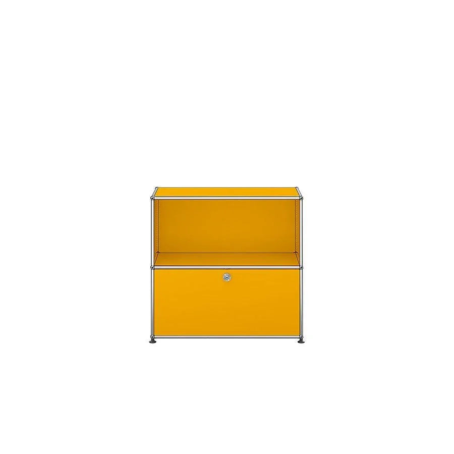 Goldgelbes USM Haller Sideboard M62 – auffälliges Farbmöbel im Systemdesign, ideal als Wohnzimmermöbel oder farbenfrohes Designobjekt für moderne Office-Lösungen