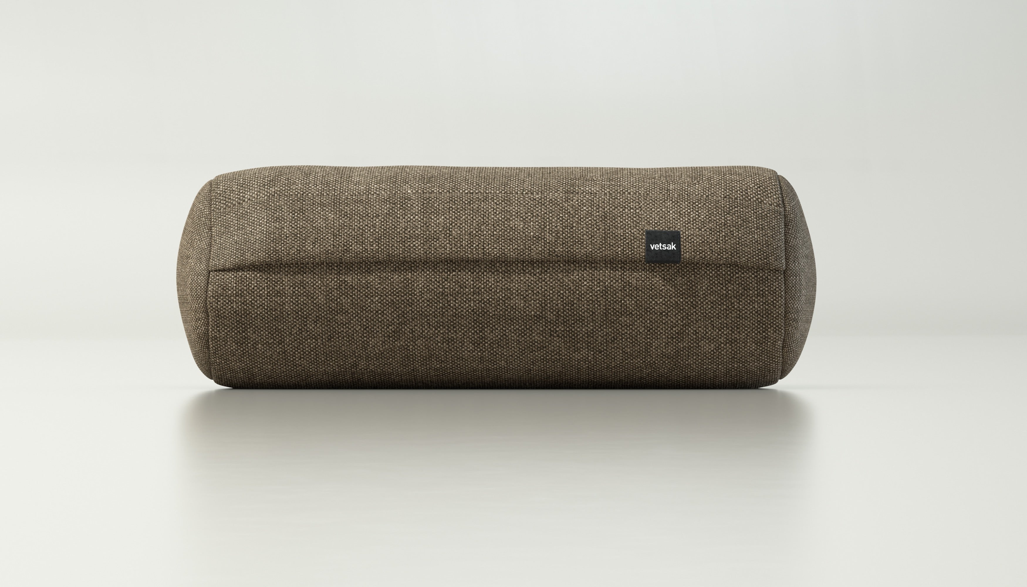 Noodle Kissen von vetsak im Stoff Piqué Taupe – harmonischer Akzent für wetterfeste Lounges