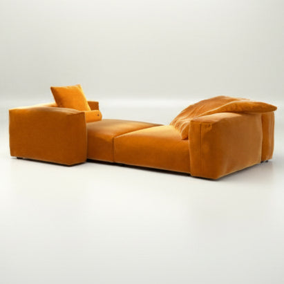 vetsak Sofa SET 02 XL als klassischer Zweisitzer mit beidseitiger Nutzung im Stoff Suave Orange Blaze – leuchtendes Designstück mit weichem Finish für offene Raumkonzepte
