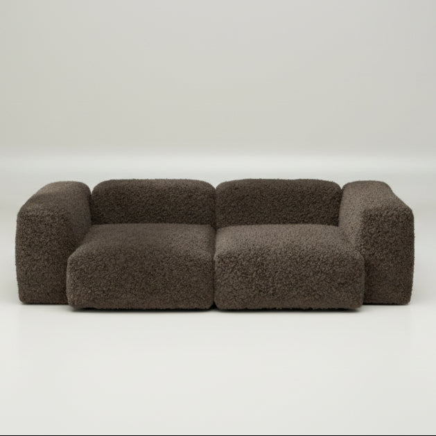 Sofa SET 02 von vetsak in Größe M mit Doodle-Stoff in Cacao – warme Braunnuance mit charaktervoller Oberfläche
