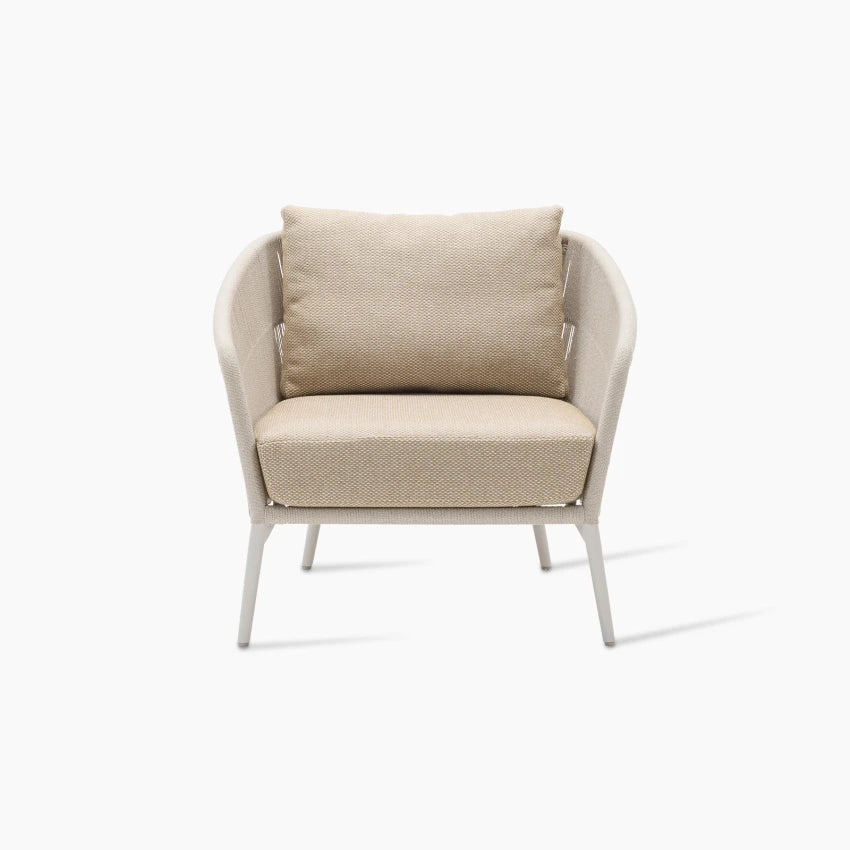 Vincent Sheppard AKARI Gartensessel in Dune White und Flax mit Sitzkissen in Santal