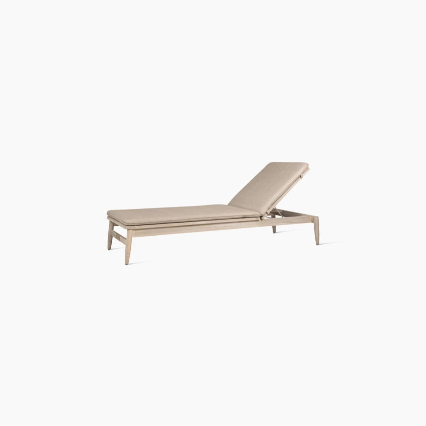 Vincent Sheppard DAVID Sonnenliege aus Aged Teak mit Savane Coconut Kissen