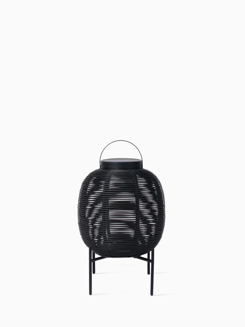 Vincent Sheppard TIKA Outdoor Laterne small mit schwarzer Stahlbasis und geflochtenem Leuchtenkörper in der Farbe Schwarz