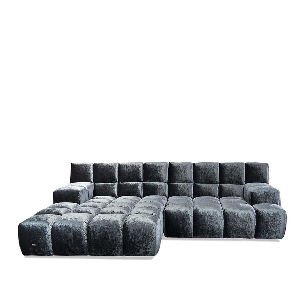 Sofa OCEAN 7 von Bretz in Anthrazit – modernes Designersofa mit weicher Wellenform, tiefem Sitzkomfort und samtigem Bezug in dunklem Grau