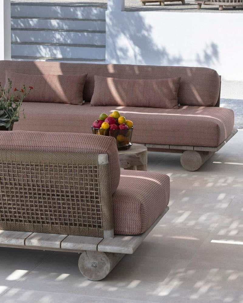 EDGE Gartensofa von Gommaire mit Rückenkissen in Gartenlounge – hochwertige Outdoor-Sitzgruppe mit Teakrahmen und wetterfesten Stoffen