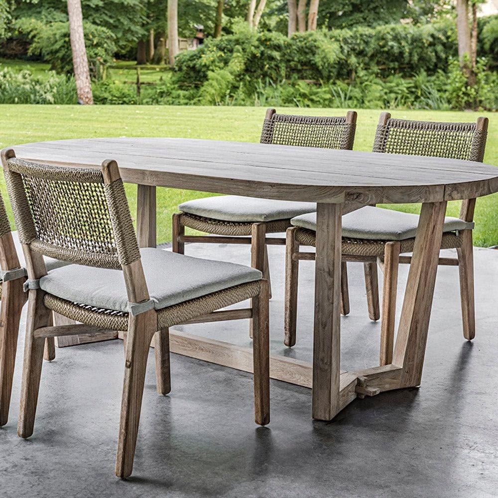 Gartenstuhl FIONA von Gommaire mit wetterfestem Sitzkissen – eleganter Teakstuhl für stilvolle Outdoor-Essbereiche und Lounge-Terrassen