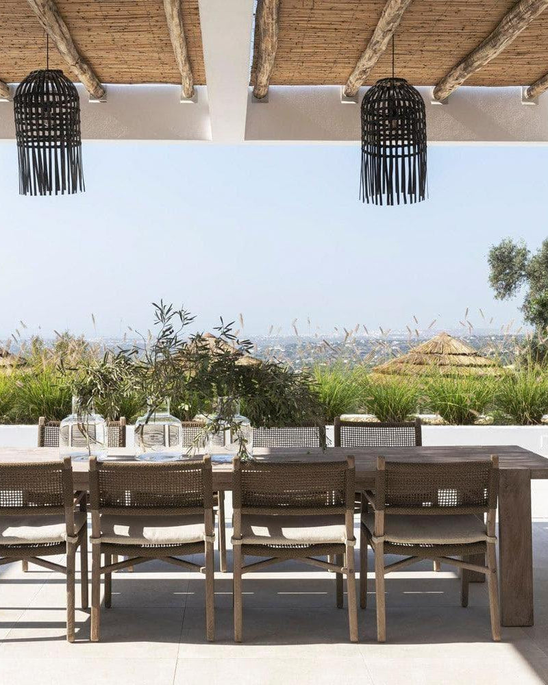 Gommaire Esstisch JACOB auf Terrasse – eleganter Teakholz-Tisch mit vier Gartenstühlen, perfekt für moderne Outdoor-Essbereiche