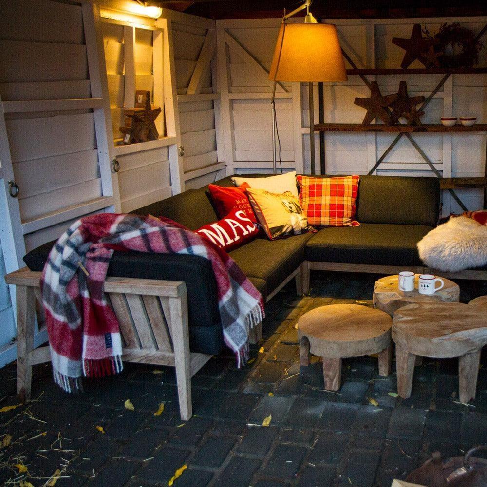 Hocker COPENHAGUE in moderner Outdoor-Lounge von Gommaire – vielseitig einsetzbar als Sitzgelegenheit oder Beistelltisch in stilvollem Terrassenambiente