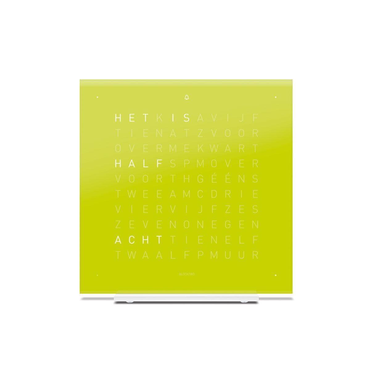 QLOCKTWO EARTH 13.5 Pure in Lime Juice – design tafelklok met typografische tijdweergave in opvallend limoengroene uitvoering, frontale aanzicht
