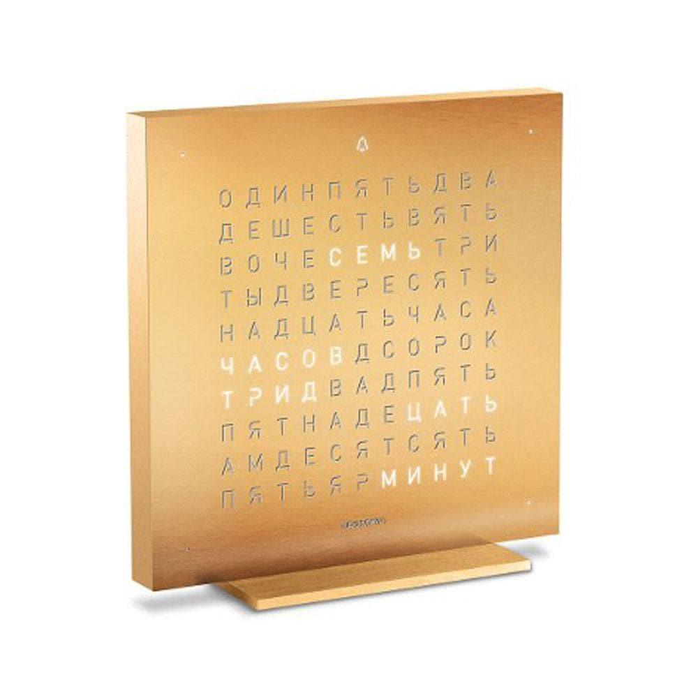 QLOCKTWO EARTH 13.5 Golden Legend – боковой вид настольных часов из золотистой стали с типографическим отображением времени