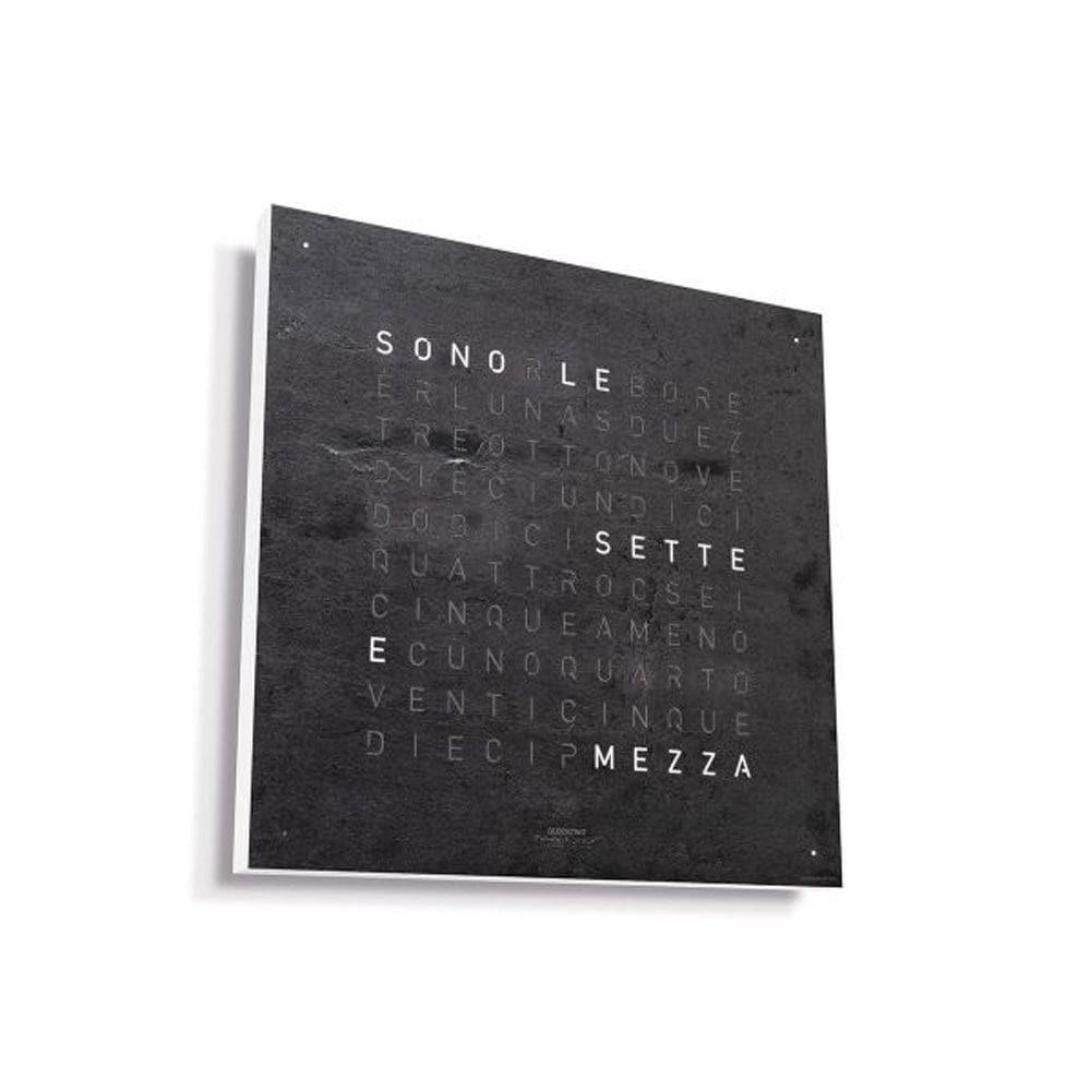 QLOCKTWO EARTH 45 con struttura bianca – design naturale con pietra metamorfica su base chiara