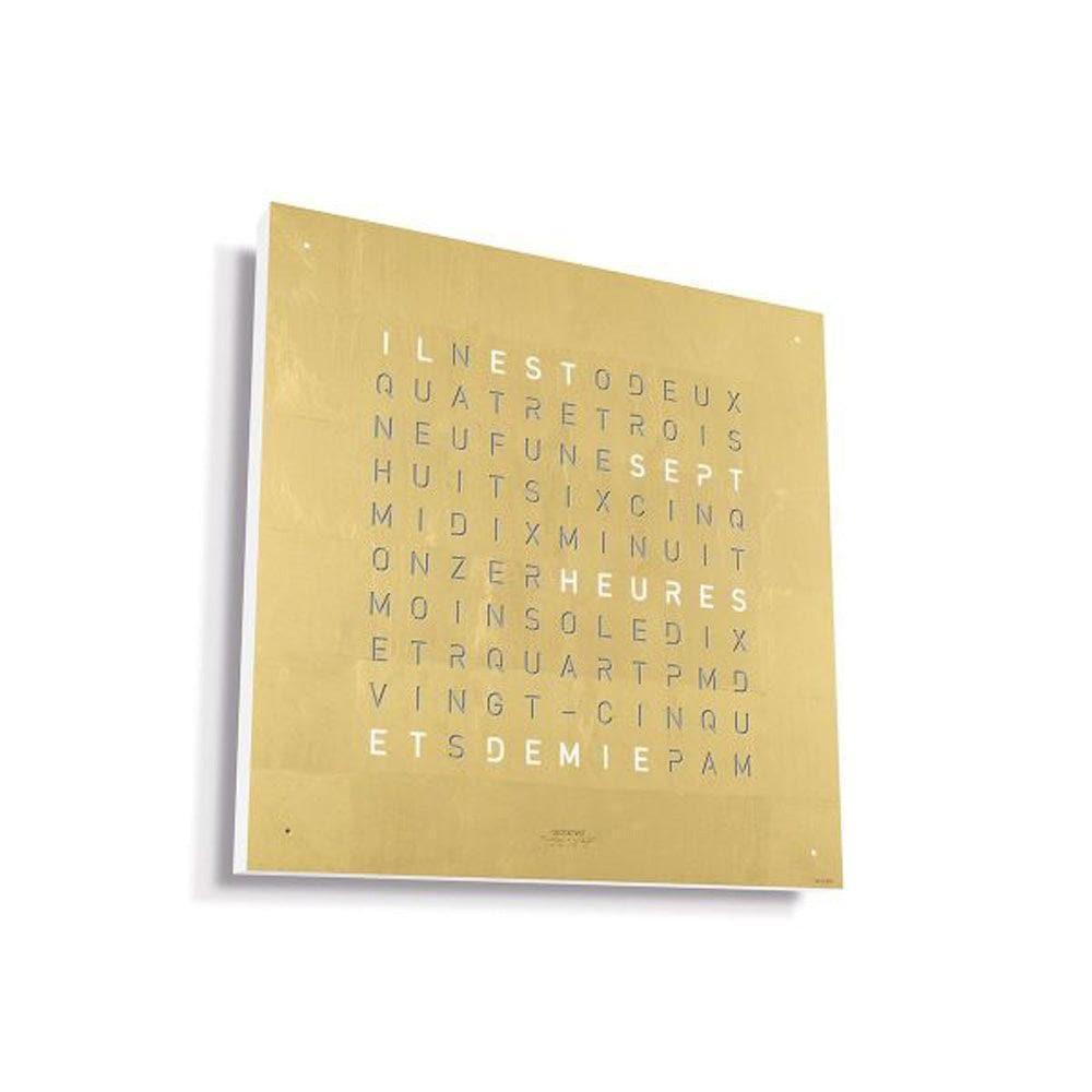 QLOCKTWO EARTH 45 Gold – vue latérale avec boîtier blanc et surface dorée haut de gamme