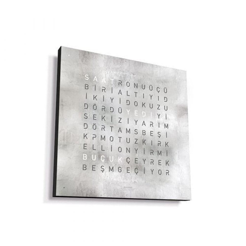 QLOCKTWO EARTH 45 Platinum yan görünümü – platin yüzeyli, lüks tasarım duvar saati