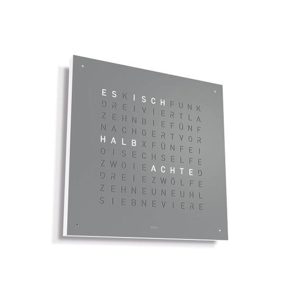 QLOCKTWO EARTH 45 Grey Pepper – Seitäblick mit weissem Chorpus und grauer Front in modernem Stil