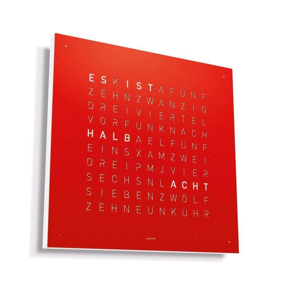 QLOCKTWO EARTH 45 Red Pepper – Seitenansicht mit weißem Korpus und roter Stahlfront, kraftvolle Designer-Wanduhr