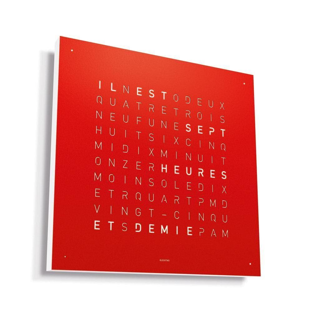 QLOCKTWO EARTH 45 Red Pepper – vue latérale avec boîtier blanc et façade rouge intense