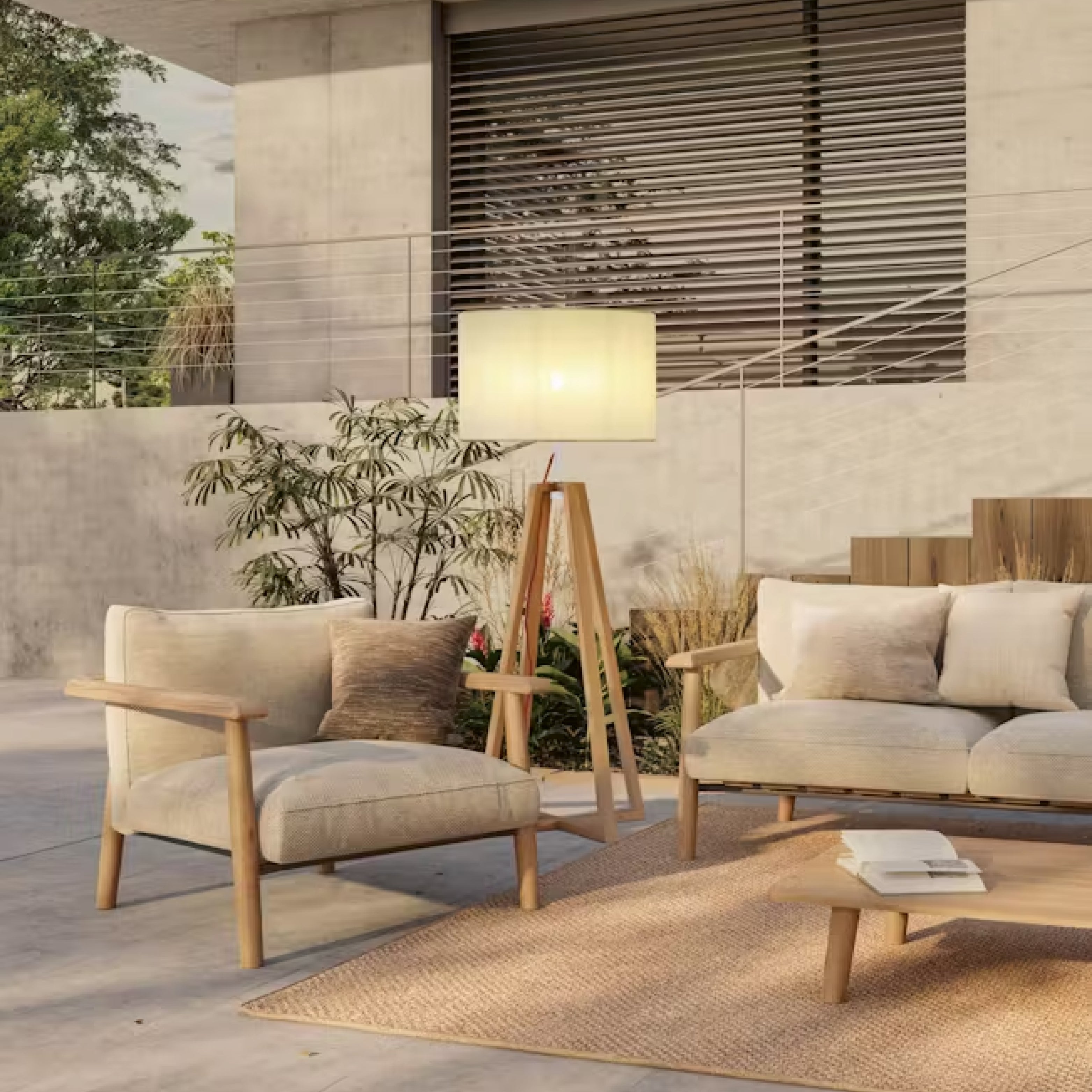 Royal Botania Outdoor-Lounge mit Sessel, Sofa und Stehleuchte auf heller Terrasse – Homestorys bei Mathes Outdoor