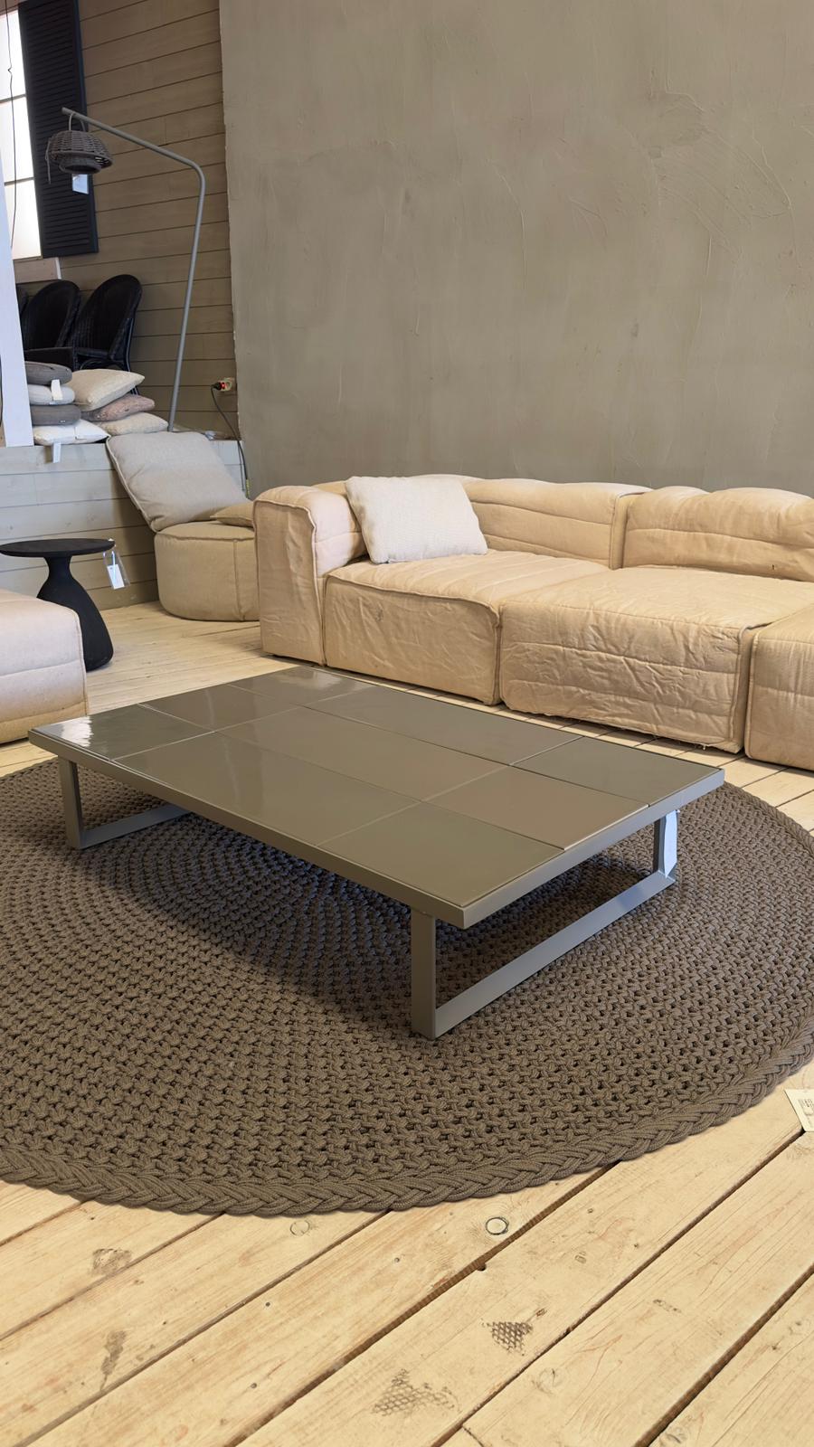 Cane-line GLAZE Couchtisch mit glasierter Lava-Stone-Tischplatte in Taupe