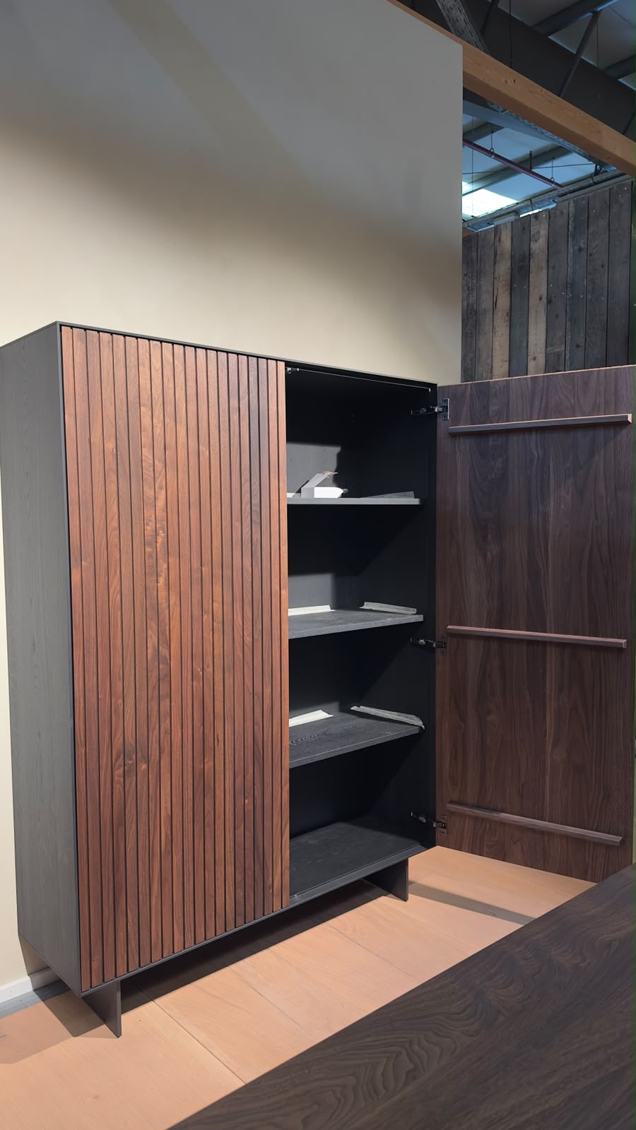 Rodam TAKARA Schrank Highboard als Stauraummöbel im Interieur