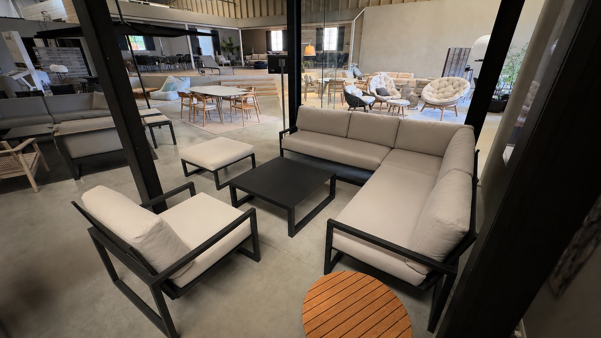Royal Botania NINIX Gartenlounge als komplette Garnitur mit Lounge-Modulen, Sessel, Hocker und Tisch