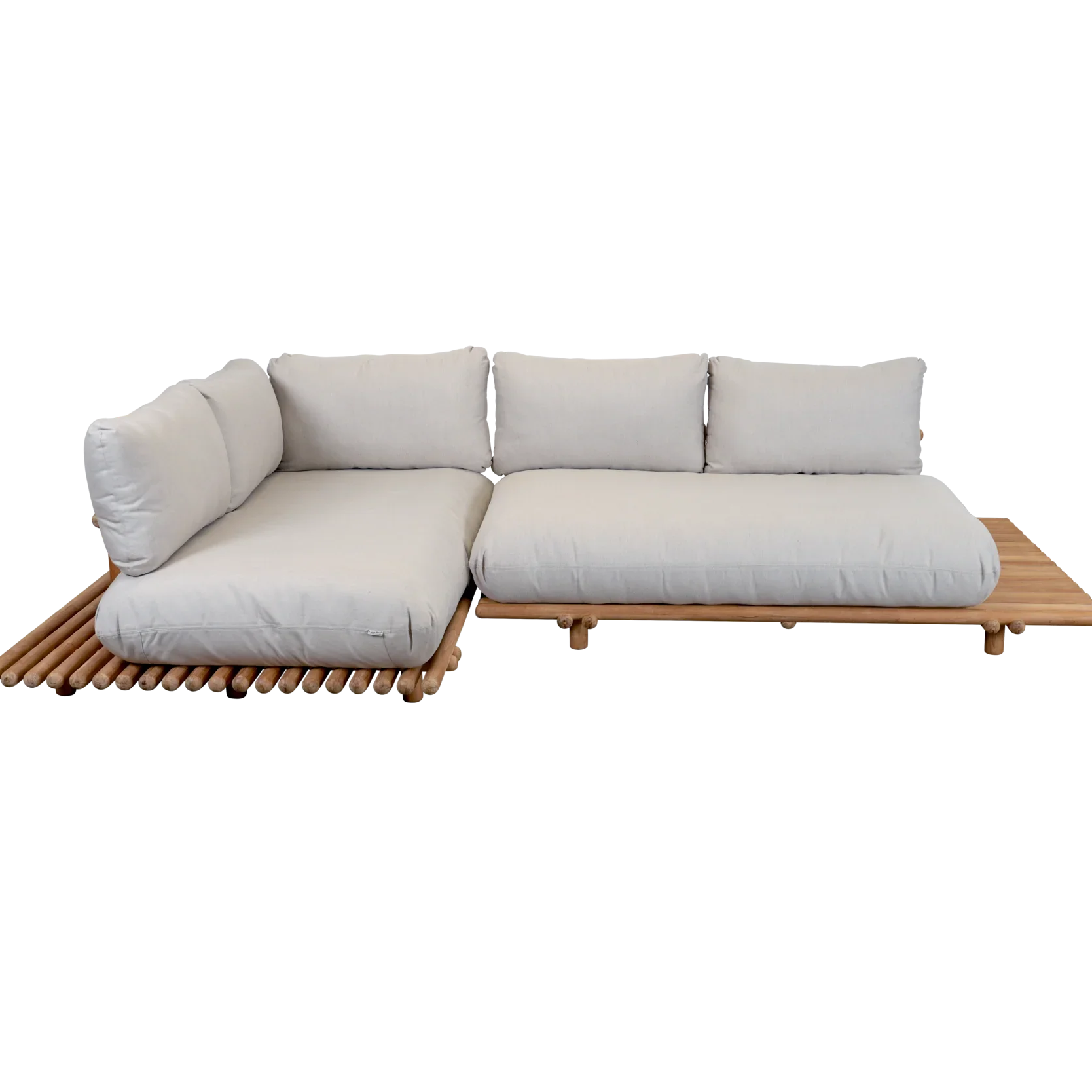 Gartensofa STICKS von Cane-line mit Teakgestell und Rise-Kissen in Hellbraun – natürliches Design mit moderner Leichtigkeit