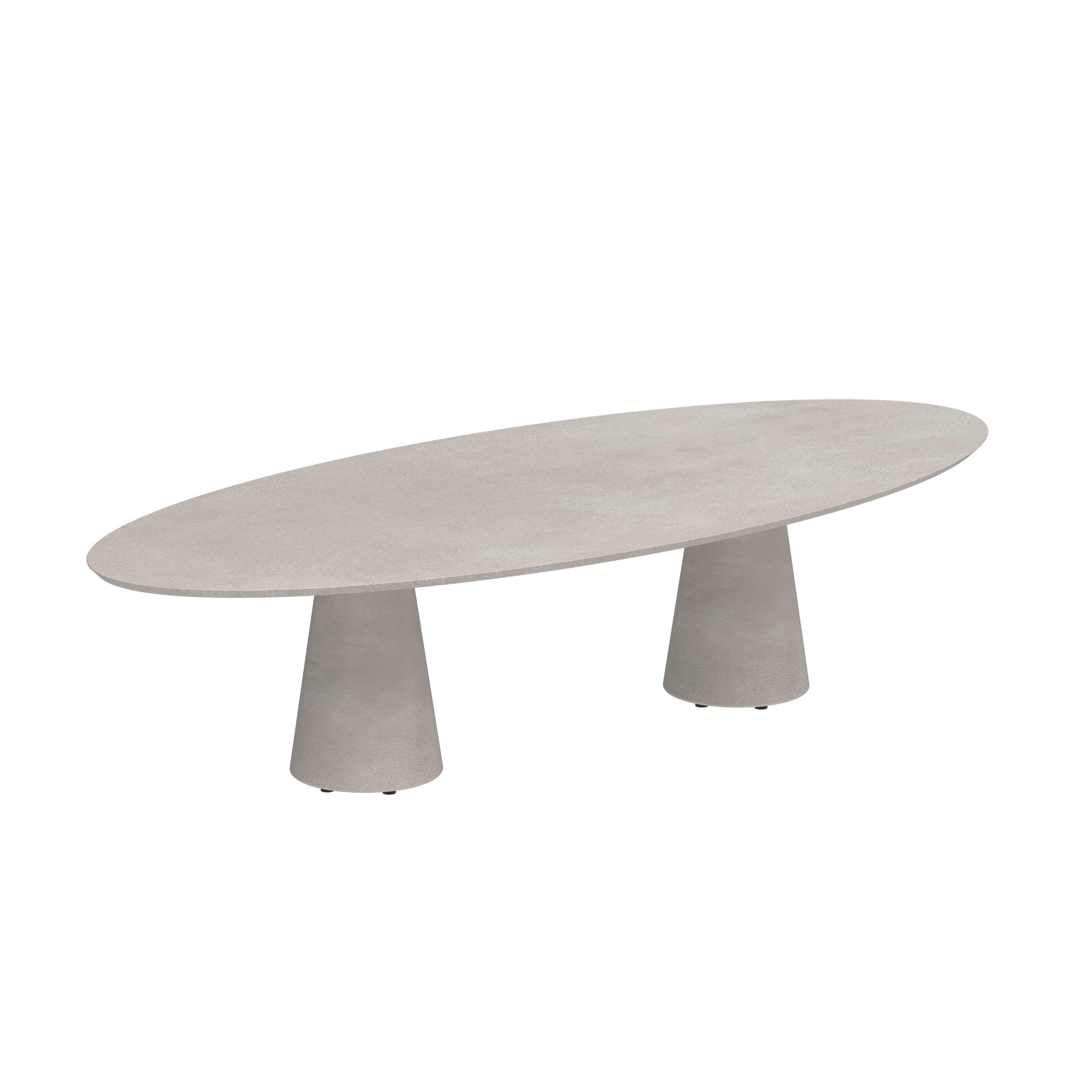 Esstisch CONIX Ellipse 320 cm mit Base in Cement Grey Concrete und Tischplatte in Desert Concrete – eleganter Beton-Kontrast für großzügige Outdoor-Dining-Areas