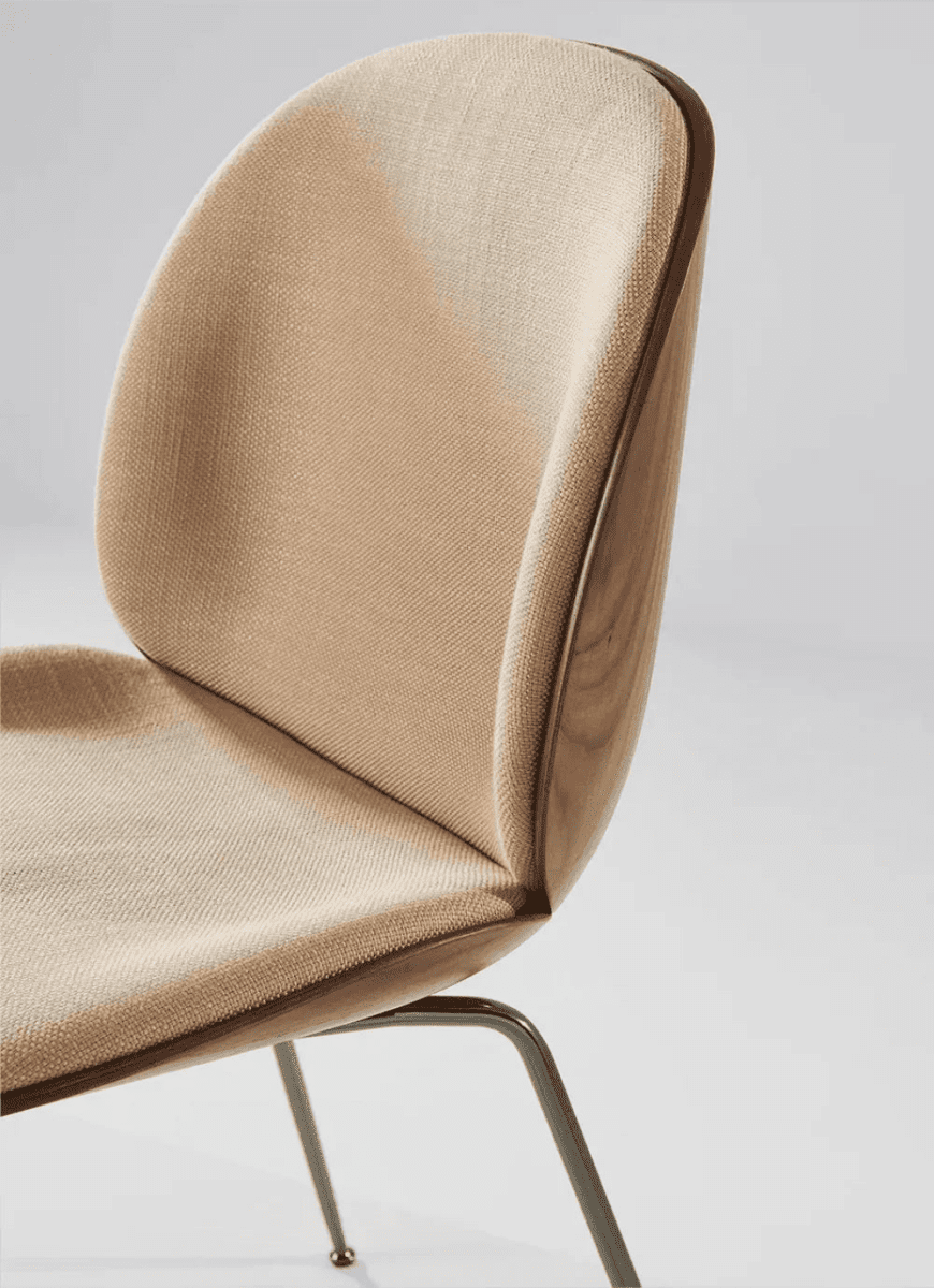 Gubi - Esstischstuhl BEETLE - 3D Furnier - 10111789 | Homestorys