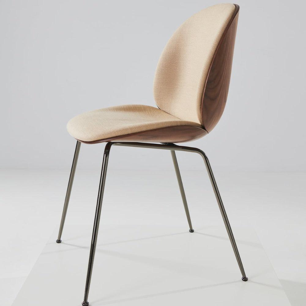 Gubi - Esstischstuhl BEETLE - 3D Furnier - 10111789 | Homestorys