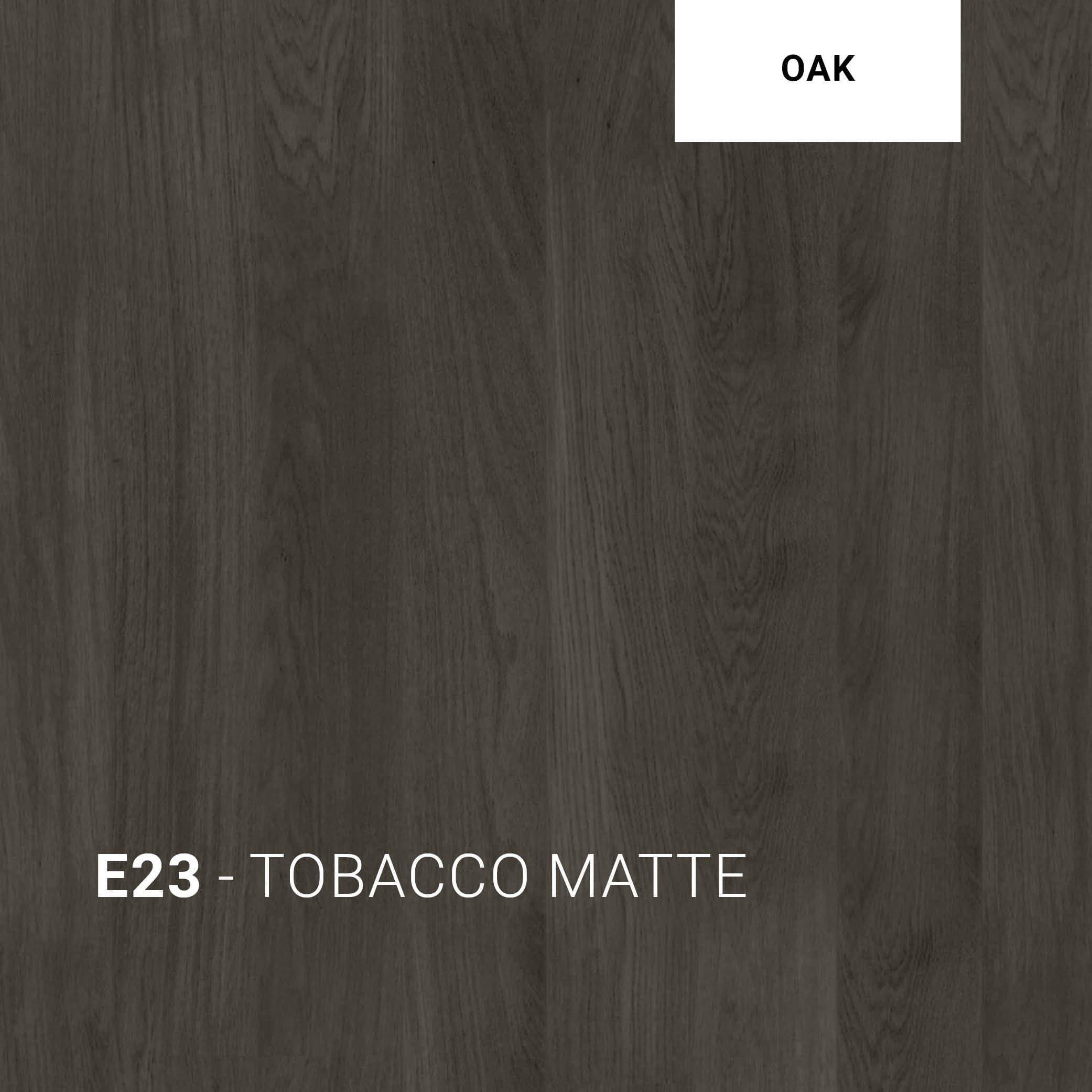 Nahaufnahme der Eiche Tobacco Matte (E23) – mittelbrauner Ton mit warmer Tiefe und matter Versiegelung