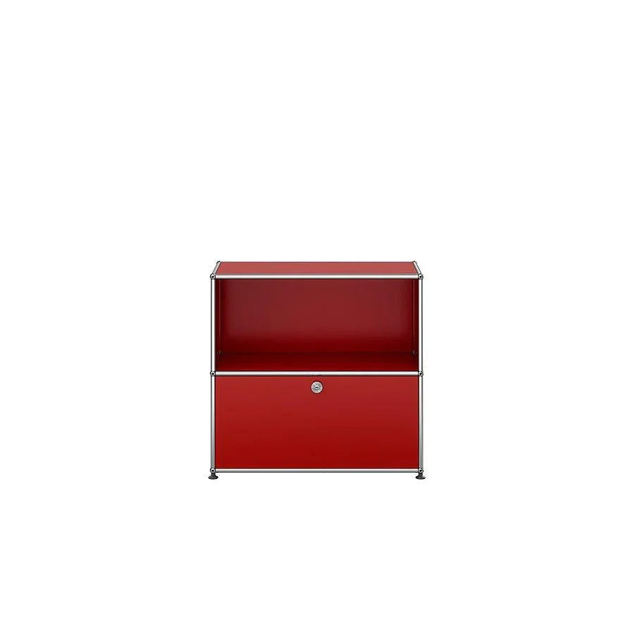 USM Haller Sideboard M62 in Rubinrot – elegantes Farbmöbel mit starkem Designcharakter für kreative Interieurs, modernes Homeoffice oder hochwertig gestaltete Wohnräume