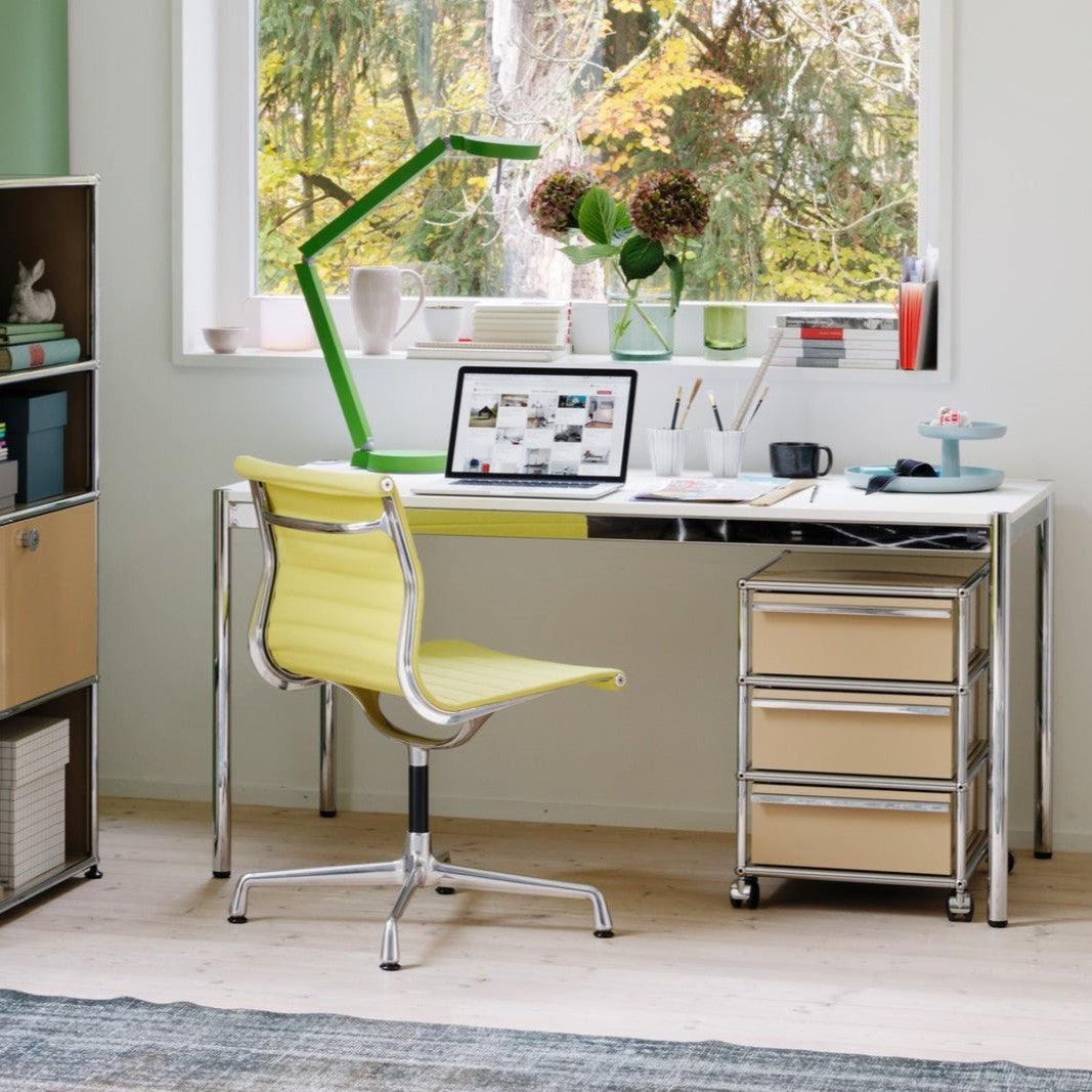 Minimalistisches Homeoffice mit USM T59 in Fenix Bianco Kos – moderner Arbeitsplatz in mattem Weiß mit hochwertiger Oberfläche
