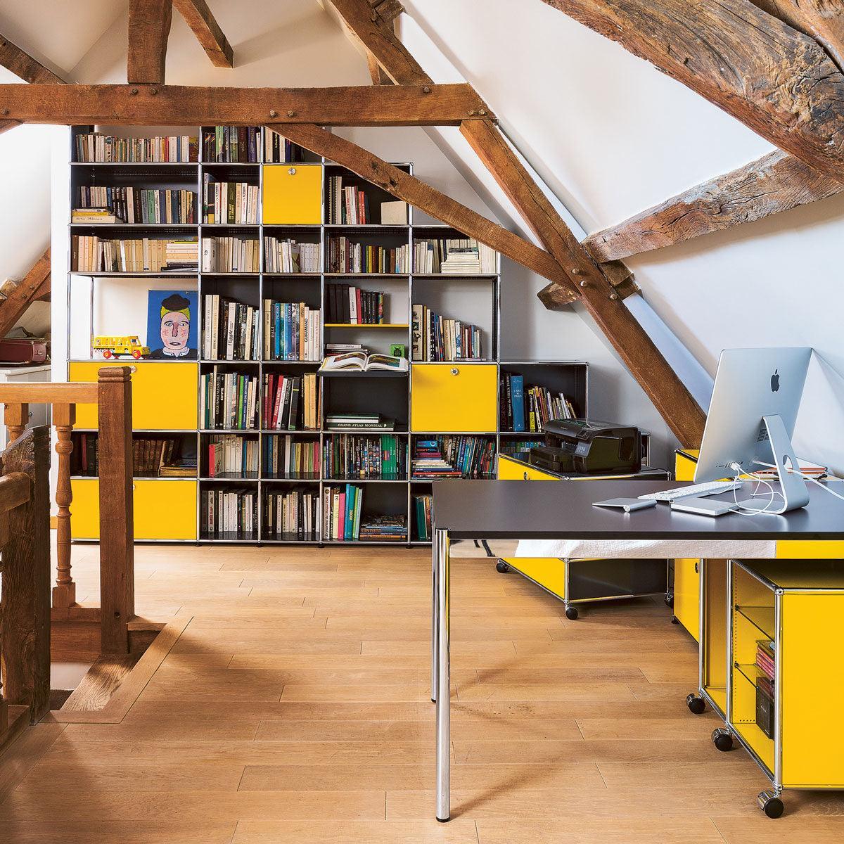 Großraumbüro mit USM T59 Tisch in Linoleum Nero – funktionaler Arbeitsplatz für Teammeetings, Projektarbeit und moderne Arbeitswelten