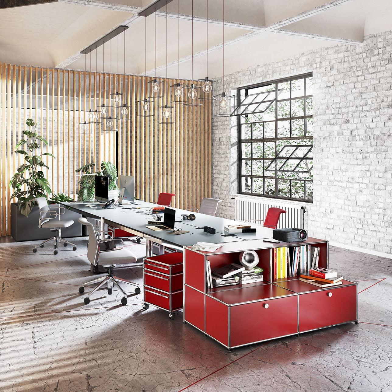 T69 Tisch von USM Haller mit Linoleum Nero Oberfläche als Shared-Desk im Coworking Space – flexible Arbeitsplatzlösung für modernes Arbeiten