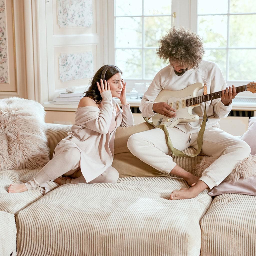 Einrichtungsidee mit Vetsak Cord Sofamodul in Sand – stilvolles Sofadesign im hellen, minimalistischen Interior