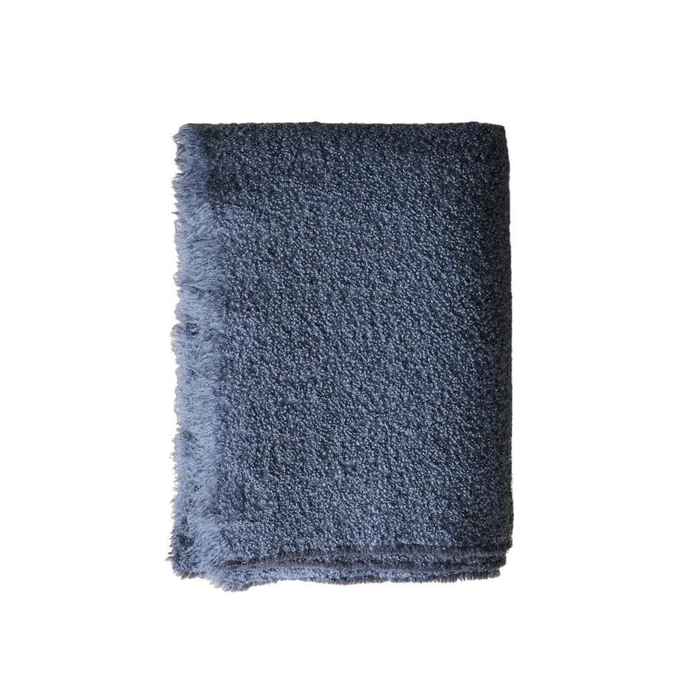 Dunkelblaue TUIS BLANKET von Vetsak – hochwertige Decke für Sofa, Lounge oder Bett